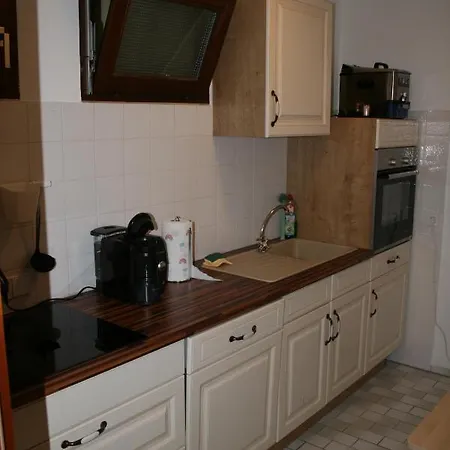 Enis - Biete Wunderschöne Möbliertes An Apartment *