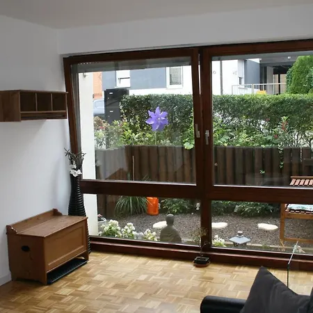 Enis - Biete Wunderschöne Möbliertes An Apartment *